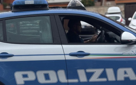 Panchine imbrattate sul lungomare di Ventimiglia, indagini in corso